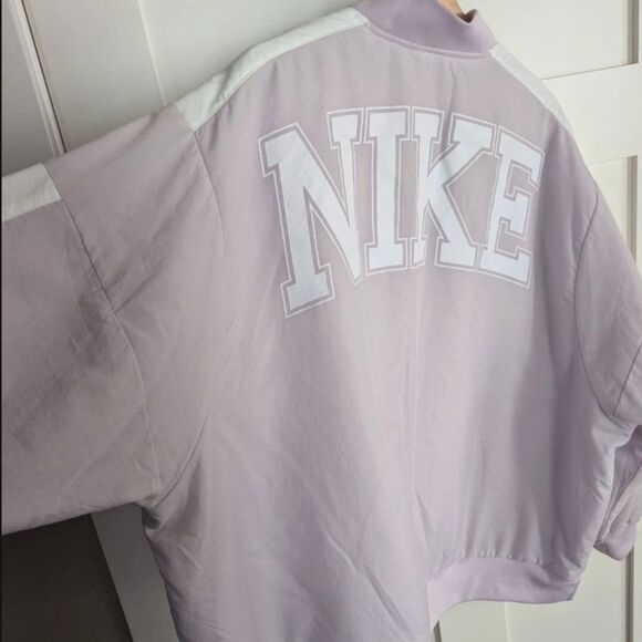 NIKE Sportswear Jacket Women's Size L Purple Lilac Team Bomber Varsity NWOT/NWT - Picture 3 of 8